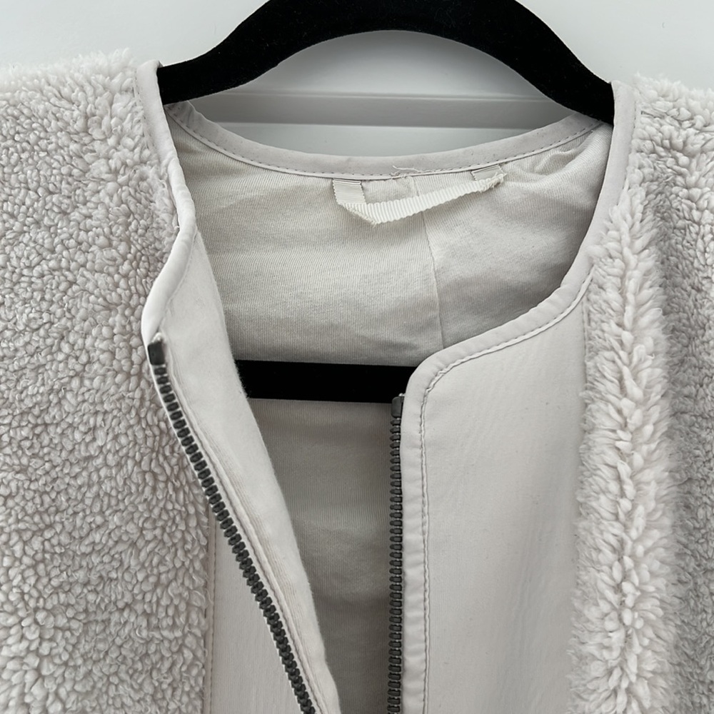 LuLulemon jacket - Picture 5 of 8